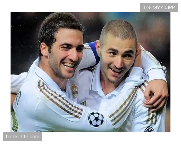 本泽马 vs 哲科：终结效率与战术角色差异